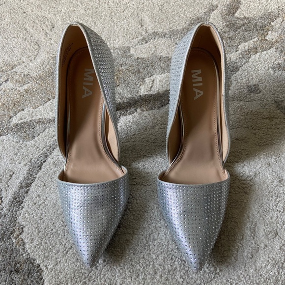 MIA // Ciana Pointed Toe D'Orsay Rhinestone Pump // Size 7.5 - Picture 2 of 13